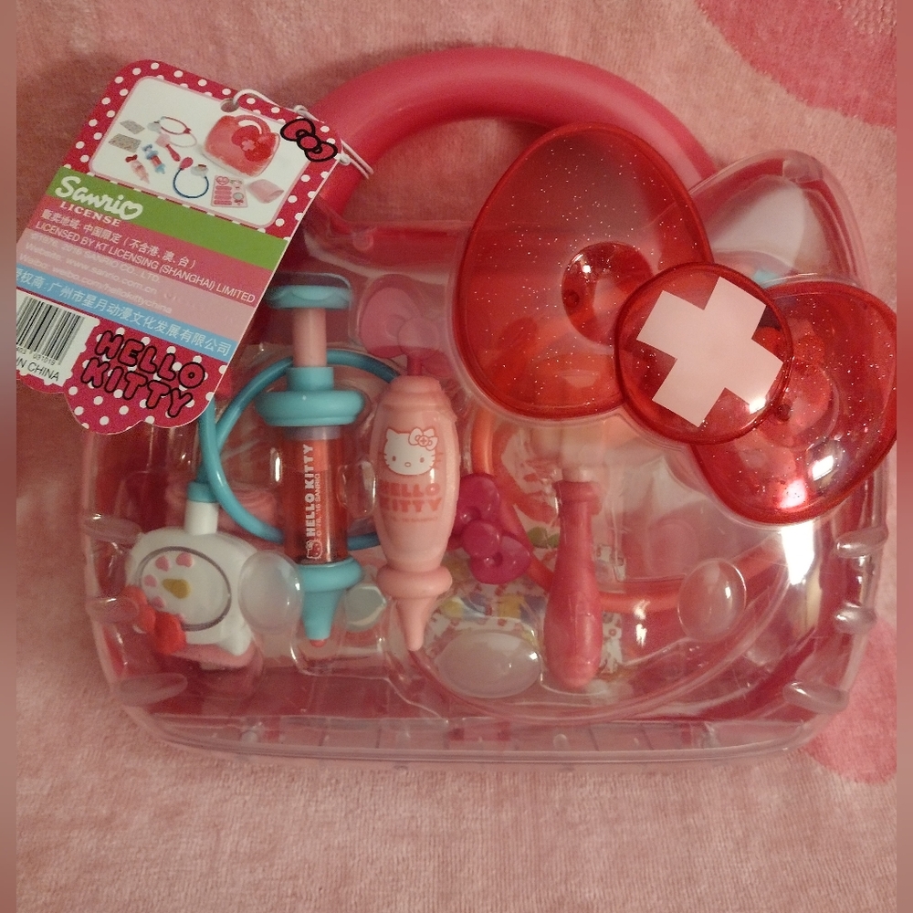 EXCLUSIVE - Hello Kitty Officially Licensed Doctor/Nurse Playset - Picture 4 of 10